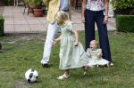 Wassenaar 11 juli 2008
Foto uurtje met prinses Maxima Prins Willem Alexander  en hun dochters Prinses Amalia Prinses Alexia en Prinses Ariane . 
Ze komen aanrijden in bakfiets.