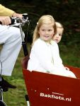 Wassenaar 11 juli 2008
Foto uurtje met prinses Maxima Prins Willem Alexander  en hun dochters Prinses Amalia Prinses Alexia en Prinses Ariane . 
Ze komen aanrijden in bakfiets.