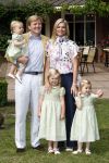 Wassenaar 11 juli 2008
Foto uurtje met prinses Maxima Prins Willem Alexander  en hun dochters Prinses Amalia Prinses Alexia en Prinses Ariane . 
Ze komen aanrijden in bakfiets.