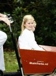 Wassenaar 11 juli 2008
Foto uurtje met prinses Maxima Prins Willem Alexander  en hun dochters Prinses Amalia Prinses Alexia en Prinses Ariane . 
Ze komen aanrijden in bakfiets.