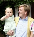 Wassenaar 11 juli 2008
Foto uurtje met prinses Maxima Prins Willem Alexander  en hun dochters Prinses Amalia Prinses Alexia en Prinses Ariane . 
Ze komen aanrijden in bakfiets.