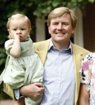 Wassenaar 11 juli 2008
Foto uurtje met prinses Maxima Prins Willem Alexander  en hun dochters Prinses Amalia Prinses Alexia en Prinses Ariane . 
Ze komen aanrijden in bakfiets.