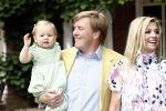 Wassenaar 11 juli 2008
Foto uurtje met prinses Maxima Prins Willem Alexander  en hun dochters Prinses Amalia Prinses Alexia en Prinses Ariane . 
Ze komen aanrijden in bakfiets.