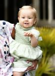 Wassenaar 11 juli 2008
Foto uurtje met prinses Maxima Prins Willem Alexander  en hun dochters Prinses Amalia Prinses Alexia en Prinses Ariane . 
Ze komen aanrijden in bakfiets.