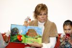 Amsterdam 23 januari 2008
Prinses Laurentien tijdens voorleesdag in bibliotheek met kinderen.