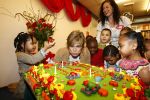 Amsterdam 23 januari 2008
Prinses Laurentien tijdens voorleesdag in bibliotheek met kinderen.