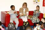 Amsterdam 23 januari 2008
Prinses Laurentien tijdens voorleesdag in bibliotheek met kinderen.
