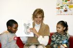 Amsterdam 23 januari 2008
Prinses Laurentien tijdens voorleesdag in bibliotheek met kinderen.