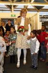 Amsterdam 23 januari 2008
Prinses Laurentien tijdens voorleesdag in bibliotheek met kinderen.