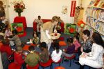 Amsterdam 23 januari 2008
Prinses Laurentien tijdens voorleesdag in bibliotheek met kinderen.