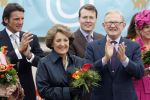 Makkum en Franeker30 april 2008
Koninginnedag 2008 met Koningin Beatrix Prins Willem Alexander Friso Constantijn Maurits Floris Pieter Christiaan Pieter v Vollenhoven en de prinsessen Maxima Laurentien Mabel Aimee Anita Margriet en Marilene.
Peter Smulders bv