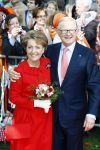 Apeldoorn 30 april 2009
Koninginnedag 2009 in apeldoorn met Koningin Beatrix Pieter v Vollenhoven Prinses Margriet Maxima Prins Willem Alexander Prins Constantijn Prinses Laurentien Prinses Mabel Prins Friso Prins Maurits Prinses Marilene Prins Pieter Christiaan Prinses Anita Prins Floris een zwangere Prinses Aimee en Prinses Annette. s middags probeerde een dwaas een aanslag te plegen op de koninklijke familie waarbij meerdere doden vielen.
Peter Smulders bv
