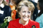 Apeldoorn 30 april 2009
Koninginnedag 2009 in apeldoorn met Koningin Beatrix Pieter v Vollenhoven Prinses Margriet Maxima Prins Willem Alexander Prins Constantijn Prinses Laurentien Prinses Mabel Prins Friso Prins Maurits Prinses Marilene Prins Pieter Christiaan Prinses Anita Prins Floris een zwangere Prinses Aimee en Prinses Annette. s middags probeerde een dwaas een aanslag te plegen op de koninklijke familie waarbij meerdere doden vielen.
Peter Smulders bv