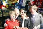 Apeldoorn 30 april 2009
Koninginnedag 2009 in apeldoorn met Koningin Beatrix Pieter v Vollenhoven Prinses Margriet Maxima Prins Willem Alexander Prins Constantijn Prinses Laurentien Prinses Mabel Prins Friso Prins Maurits Prinses Marilene Prins Pieter Christiaan Prinses Anita Prins Floris een zwangere Prinses Aimee en Prinses Annette. s middags probeerde een dwaas een aanslag te plegen op de koninklijke familie waarbij meerdere doden vielen.
Peter Smulders bv