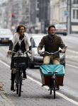 Amsterdam 3 november 2007
Prins Maurits en Prinses Marilene bij La Luz voor Make a Different day. Ze kwamen met de bakfiets.