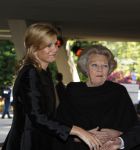 Apeldoorn, 8 Mei 2009
Speciale Herdenkingsdienst voor de slachtoffers van de ramp op Koninginnedag
Veel Politie, overal afzettingen met grote betonblokken.
Prinses Maxima
Foto Peter Smulders