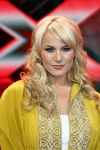 Hilversum 4 mei 2009
De 3 finalisten van x factor Lisa Rachel en Jamal met hun coaches Stacey Rookhuizen en Angela Groothuizen.
Peter Smulders bv
