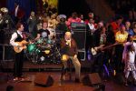 Amsterdam 17 december 2007
Tros Kerstcircus bij afrika afrika . Ramses Shaffy en alderliefste