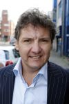 Leidschendam 4 oktober 2007
Rene Froger bij boekuitreikinh henk de gier.
