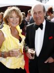 Amsterdam 7 juni 2008
Het damdiner tbv het aidsfonds in de HMH Heineken Music Hall.
ria Bremer met tatoe en haar man