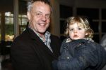 Bussum 20 maart 2008
Presentatie dvd flikken in hotel jan Tabak. Gerd Leers reikt de eerste dvd uit aan Victor Reinier Angela Schijf en Sergio Romero.Zoon Rijk de Gooijer met dochter
Peter Smulders bv