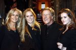 Amsterdam 14 april 2009
Rob Peetoom geeft feestje in Tuschinski.Rob met vrouw en dochters
Peter Smulders bv