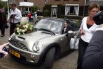 Oosterbeek 25 juni 2008
Huwelijk Rob de Nijs en zijnn vrouw Henriette in kerk in Oosterbeek. mini cooper cabrio