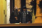 Amsterdam 25 november 2007
Robbie Williams bezoekt met zijn nieuwe vriendin Ayda Field en vrienden Amsterdam. Hij slaapt in het Amstel hotel en ging daarna naar een smartshop en een koffieshop.