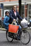 Amsterdam 23 juni 2007
Robert ten Brink met zijn vrouw Roos op de fiets.