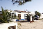 Senhora da Roca 3 mei 2008
De dochter van de nederlander Rolf v Lunzen is ook bijna ontvoerd in Portugal. Ze vertrok te voet vanaf de supermarkt richting haar huis toen een man haar klem probeerde te rijden en mee te nemen. Gelukkig mislukte dat doordat zij zich los trok en zijn  deur dicht gooide.
Peter Smulders bv