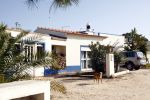 Senhora da Roca 3 mei 2008
De dochter van de nederlander Rolf v Lunzen is ook bijna ontvoerd in Portugal. Ze vertrok te voet vanaf de supermarkt richting haar huis toen een man haar klem probeerde te rijden en mee te nemen. Gelukkig mislukte dat doordat zij zich los trok en zijn  deur dicht gooide.
Peter Smulders bv