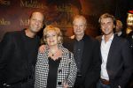 Amsterdam 21 januari 2009
Premiere Les Miserables in Carre. Ron Boszhard met zijn vader moeder en vriend van Carlo
Peter Smulders bv