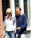 Landsmeer 25 april 2009
Ron Boszhard met zijn nieuwe vriendin Emilie Rozenga in Landsmeer.
Peter Smulders bv