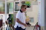 Vale do Lobo 6 mei 2008
Ronald Koeman is na zijn ontslag bij FC Valencia vertrokken naar Vale Do Lobo
Het wassen en tanken van zijn auto en boodschappen doen behoort tot de dagelijkse werkzaamheden