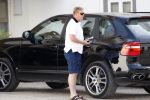 Vale do Lobo 6 mei 2008
Ronald Koeman is na zijn ontslag bij FC Valencia vertrokken naar Vale Do Lobo
Het wassen en tanken van zijn auto en boodschappen doen behoort tot de dagelijkse werkzaamheden