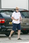 Vale do Lobo 6 mei 2008
Ronald Koeman is na zijn ontslag bij FC Valencia vertrokken naar Vale Do Lobo
Het wassen en tanken van zijn auto en boodschappen doen behoort tot de dagelijkse werkzaamheden