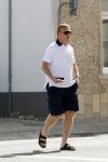 Vale do Lobo 6 mei 2008
Ronald Koeman is na zijn ontslag bij FC Valencia vertrokken naar Vale Do Lobo
Het wassen en tanken van zijn auto en boodschappen doen behoort tot de dagelijkse werkzaamheden