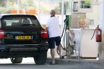 Vale do Lobo 6 mei 2008
Ronald Koeman is na zijn ontslag bij FC Valencia vertrokken naar Vale Do Lobo
Het wassen en tanken van zijn auto en boodschappen doen behoort tot de dagelijkse werkzaamheden