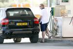 Vale do Lobo 6 mei 2008
Ronald Koeman is na zijn ontslag bij FC Valencia vertrokken naar Vale Do Lobo
Het wassen en tanken van zijn auto en boodschappen doen behoort tot de dagelijkse werkzaamheden
