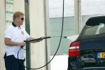 Vale do Lobo 6 mei 2008
Ronald Koeman is na zijn ontslag bij FC Valencia vertrokken naar Vale Do Lobo
Het wassen en tanken van zijn auto en boodschappen doen behoort tot de dagelijkse werkzaamheden