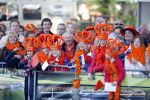 Apeldoorn 30 april 2009
Koninginnedag 2009 in apeldoorn met Koningin Beatrix Pieter v Vollenhoven Prinses Margriet Maxima Prins Willem Alexander Prins Constantijn Prinses Laurentien Prinses Mabel Prins Friso Prins Maurits Prinses Marilene Prins Pieter Christiaan Prinses Anita Prins Floris een zwangere Prinses Aimee en Prinses Annette. s middags probeerde een dwaas een aanslag te plegen op de koninklijke familie waarbij meerdere doden vielen. Ronnie Tober
Peter Smulders bv