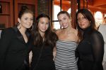 de Meern 6 april 2009
Charity Diiner SOS horse foundation. Roxeanne Hazes met Rachel en Rossana Lima Kluivert met dochter Demi
Peter Smulders bv