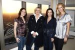 Amsterdam 31 maart 2008
Rossana Lima Anouk Smulders irene Avogabri en Ghislaine Roth bij presentatie mari v d Ven.
Peter Smulders bv