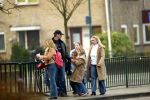 Vinkeveen 5 maart 2003
Andre Hazes Jr. (helemaal links wordt naar school gebracht
door vrienden .
Roxeanne Hazes (lichtblauwe jas)