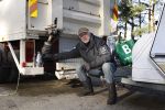 Swalmen, 25 Januari 209 Oud bokser Rudi Lubbers bij zijn caravan
Foto Peter Smulders BV