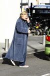 Schiphol 6 april 2008
Rutger Hauer met sigaret en ochtendjas op schiphol om vrienden op te halen.