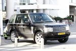 Schiphol 6 april 2008
Rutger Hauer met sigaret en ochtendjas op schiphol om vrienden op te halen. Range Rover