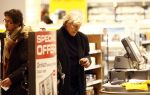 Schiphol 10 maart 2009
Rutger Hauer doet tax free inkopen op schiphol.
Peter Smulders bv