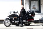 Amsterdam 21 april 2009
Rutger Hauer op zijn honda gold wing motor in amsterdam. Hij heeft een soort aanhanger achter zijn motor hangen en riookt heerlijk een sigaret.
Peter Smulders bv