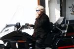 Amsterdam 21 april 2009
Rutger Hauer op zijn honda gold wing motor in amsterdam. Hij heeft een soort aanhanger achter zijn motor hangen en riookt heerlijk een sigaret.
Peter Smulders bv